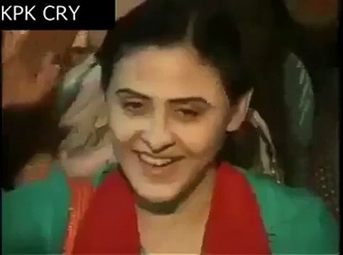 The Girl Zoya Ali _Who Proposed Imran Khan_ Dancing with a boy in PTI Sit-in