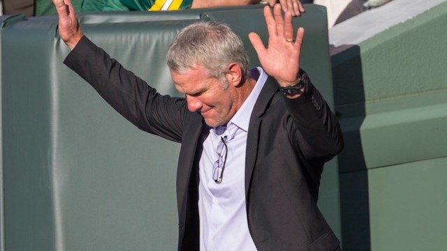 Packers Honor Favre at Sold Out Lambeau
