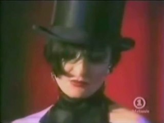 SIOUXSIE & THE BANSHEES – "PEEK-A-BOO" Lip sync + i/v ('Club MTV', USA, Oct 1988)