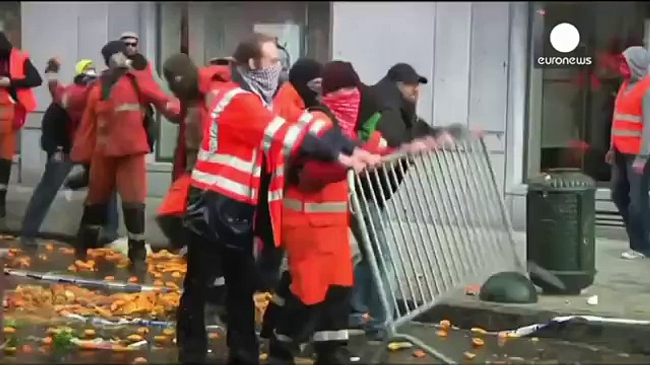 Video of violent clashes in Brussels between police and demonstrators [GRAPHIC]