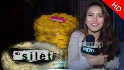 Video herunterladen: Ayu Ting Ting Membuat Kue Lebaran - Silet 14 Juli 2015