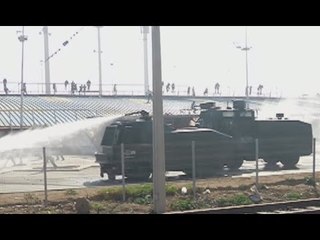 Water cannon unleashed: Fishermen protest turns violent in Chile