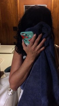 Il fait les valises de sa femme infidèle pour son anniversaire - Cadeau magique