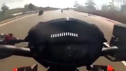 Kawasaki Z1000 vs Ducati Diavel vs Aprilia RSV4 in Vietnam