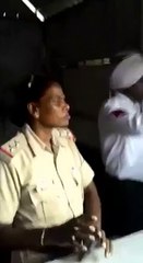 Rishwat/bribe matter - lady police vs young man- lady police taking bribe - viral video