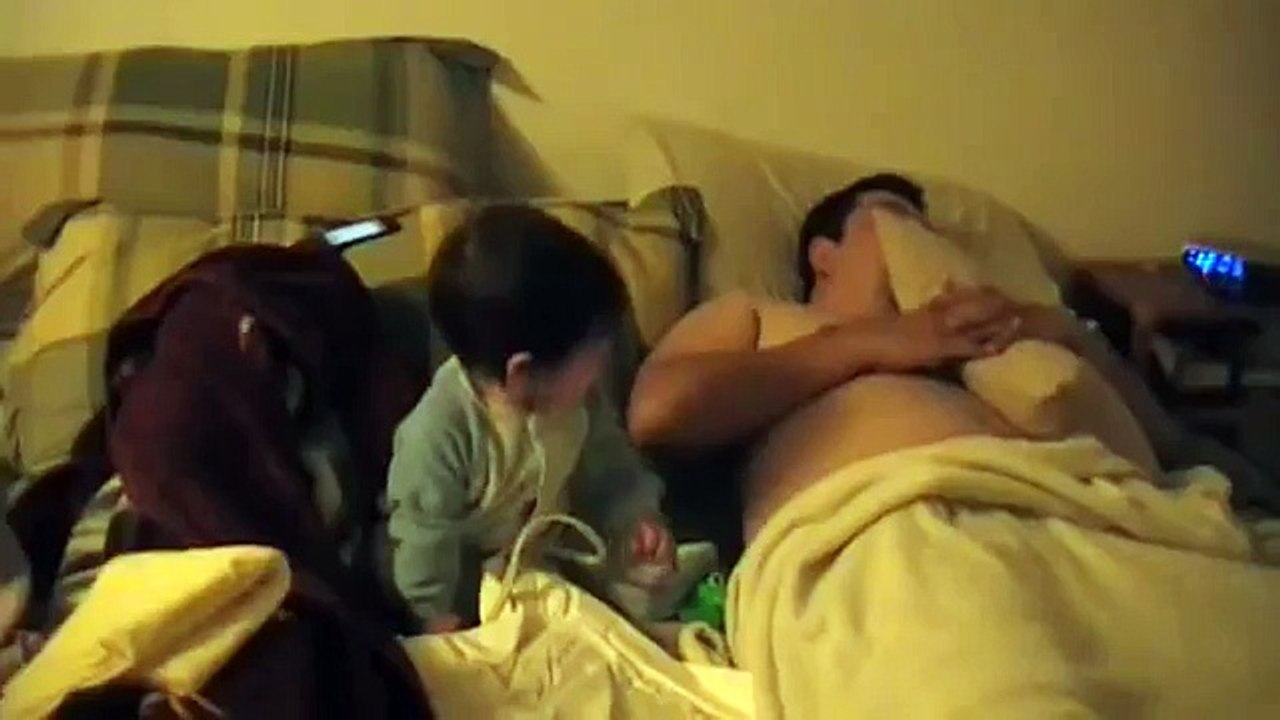 Dad snores gets Baby's attention :D REAL FUNNY!!!