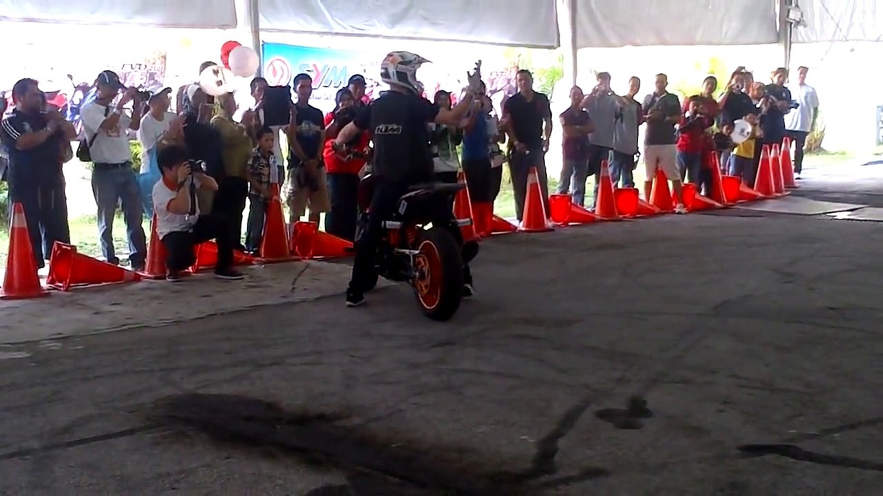 Rok Bagoros - KTM 125 Duke Stunt KL Motoexpo 2012