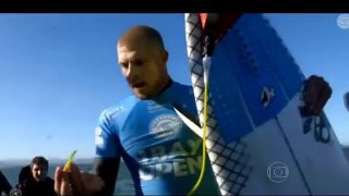 Surfer Mick Fanning chased And Attacked by a shark