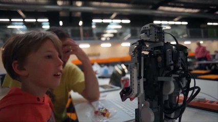 دورات لتعليم الأطفال صناعة الروبوت والبرمجة ببريطانيا