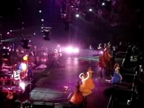 shakira bercy hips don't lie