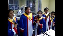 Color Esperanza interpretada por niños del coro 