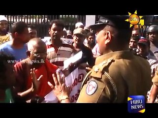 Tense situation occurs during a demonstration demanding the removal of Meethotamulla garbage dump