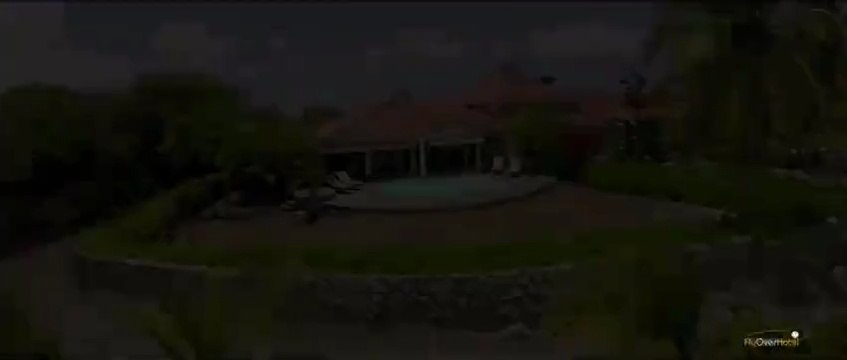 location d'une villa les pieds dans l'eau en Guadeloupe Villa Blanche Nos Villas de luxe filmées par des drones au dessus du Lagon de Guadeloupe