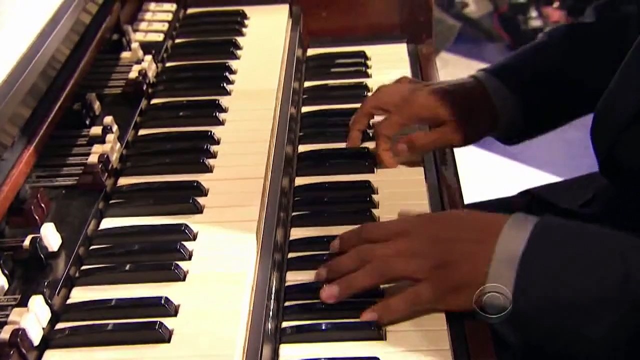 Bonnie Raitt - Sweet Home Chicago - Kennedy Center Honors Buddy Guy