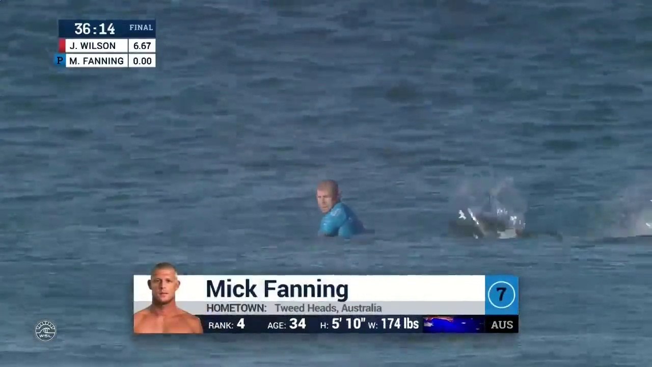 Mick Fanning attaqué par un requin en pleine finale du J-Bay Open
