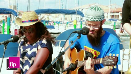 Fip au Festival de Thau 2015 - session acoustique Groundation - "Here I Am"