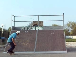 Elmo-180 heelflip