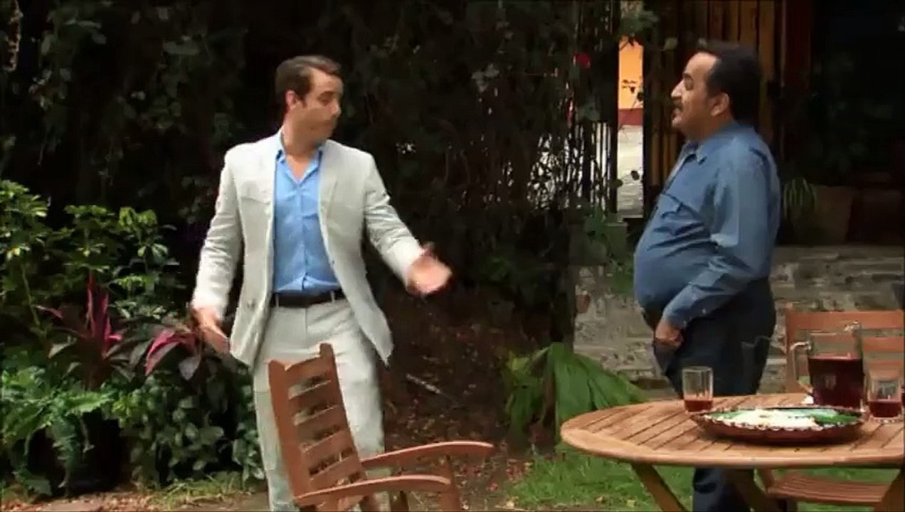 Sarantonio " y que quieres que te diga contigo uno nunca sabe lo que pueda pasar"----------