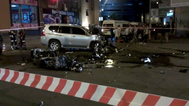 ДТП в Днепропетровске в Lexus GX врезались два мотоцикла - погибли двое