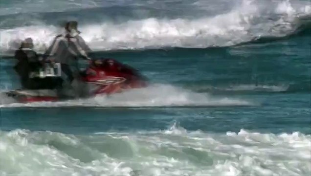 Le surfeur Mick Fanning attaqué par un requin pendant une compétition