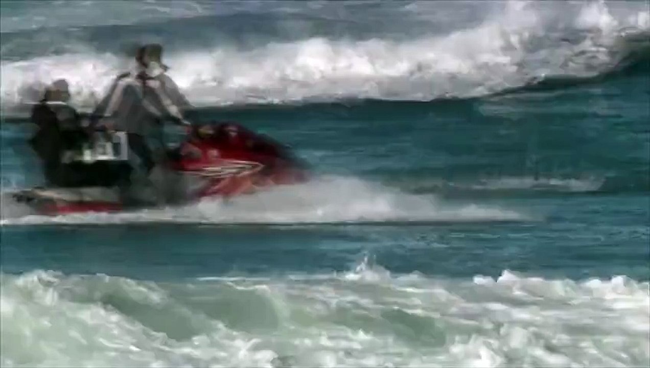 Le surfeur Mick Fanning attaqué par un requin pendant une compétition