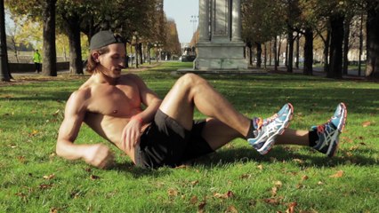 Une séance de sport avec Jarrod Scott : sculptez ses abdominaux