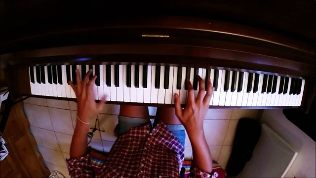 Over the moon - John WILLIAMS (Theme from E.T) - piano cover - Julie de Murcia