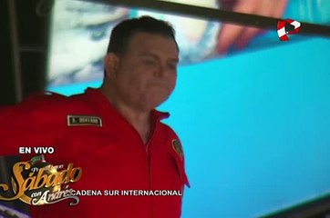 Andrés Hurtado se lanza desde una escalera telescópica en la Esquina de la Televisión