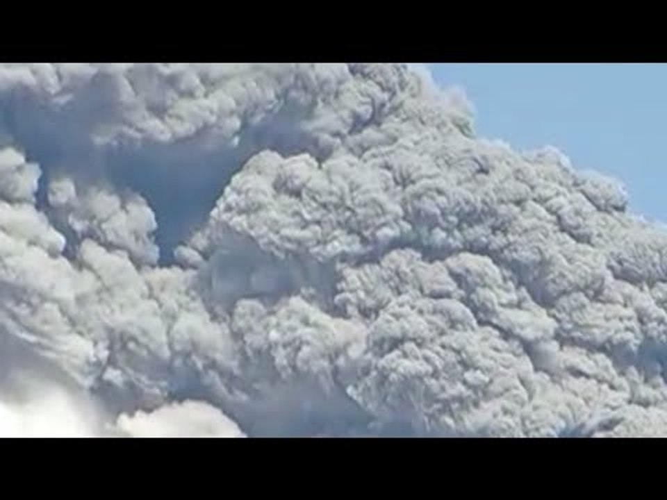 RAW: Chile Calbuco volcano erupts again burping ash & smoke