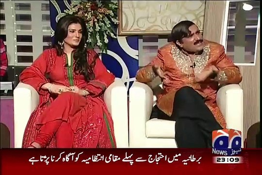 Actress Resham Bashing Sheikh Rasheed Dummy In Khabarnaak