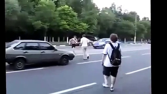 Драка на дороге Схватился за ствол Fights on the Road HD