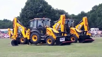 JCB Tractor Dancing - ROYAL WELSH SHOW DANCING DIGGERS ✔