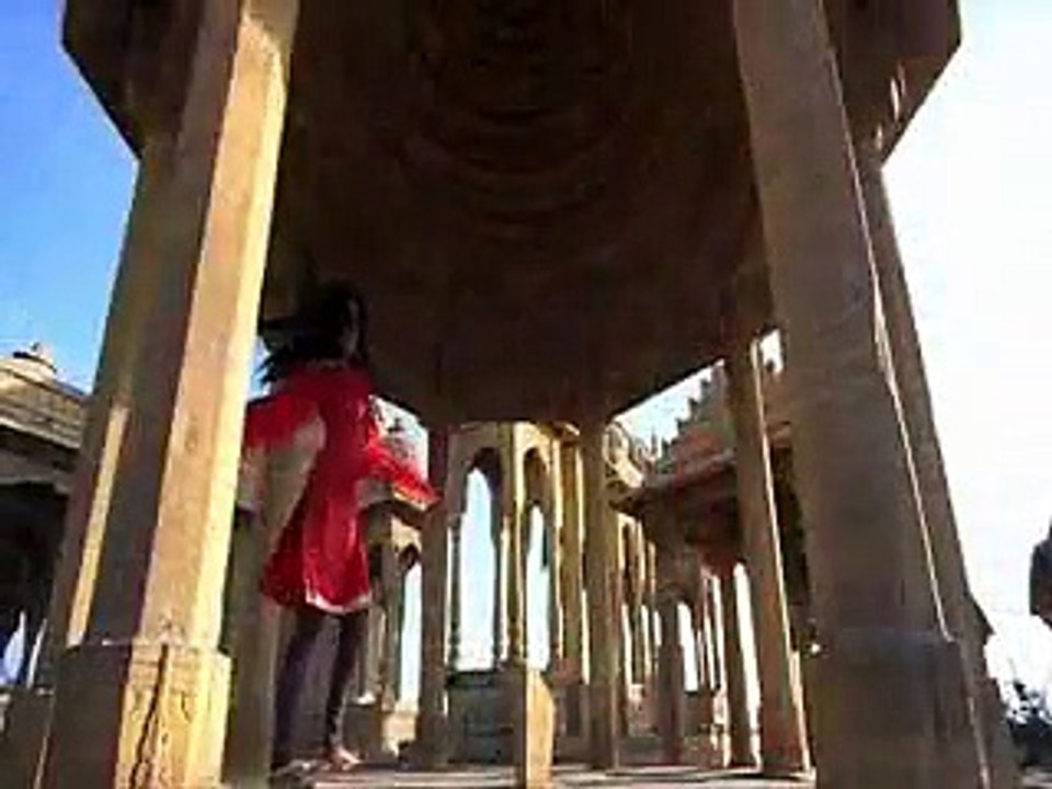 tanha dil roya ra