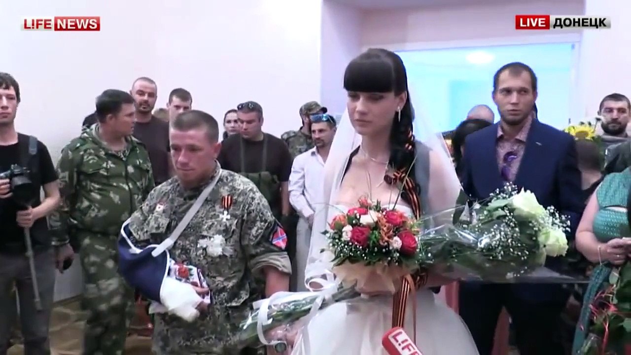 11.07.14 (г.Донецк, ДНР) Моторола зарегистрировал брак в Новороссии