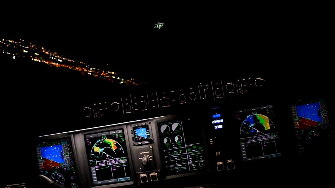 Cockpit - Embraer 190 Landing in Guadeloupe