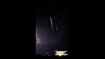 HAVAİ FİŞEK VE ŞİMŞEKLER AYNI ANDA