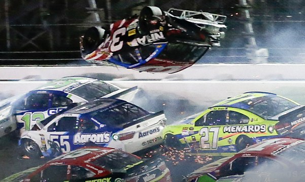 Nascar : L'incroyable crash d'Austin Dillon - ZAPPING AUTO DU 20/07/2015