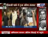 Amitabh Bachchan attends Pran's cremation
