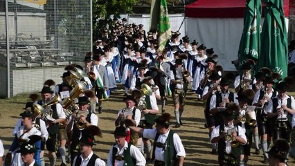 تسعة الاف مشارك في عرض للأزياء التقليدية في اقليم بافاريا