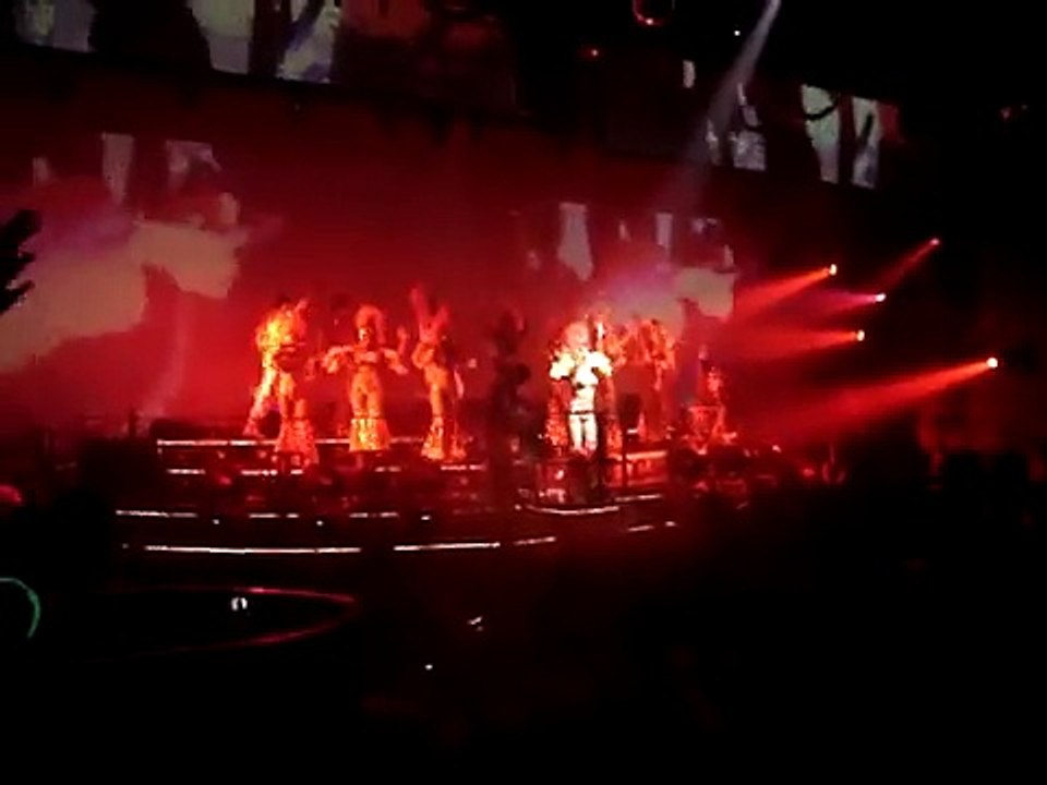 COCO BONGO- baile brasileño y sigan al lider