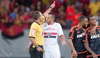 Toloi sai em defesa de Luis Fabiano após expulsão contra o Sport