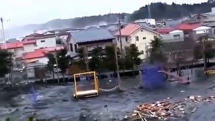 Những hình ảnh kinh hoàng về sóng thần ở Nhật chưa từng công bố