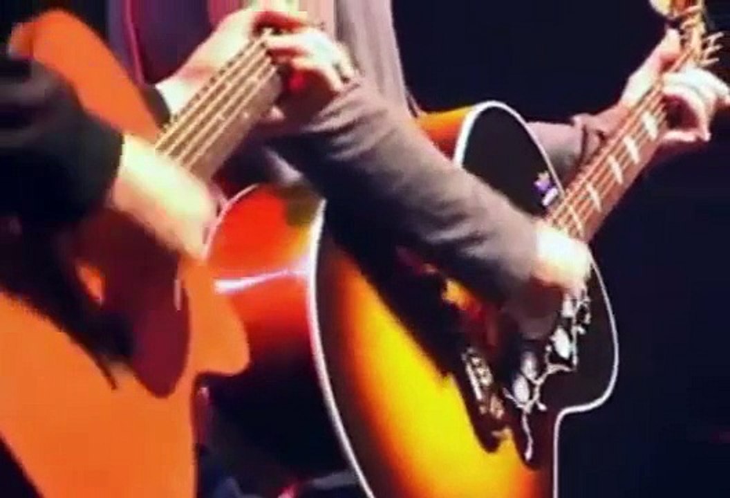 Wonderwall - coldplay and oasis (live in acoustic)