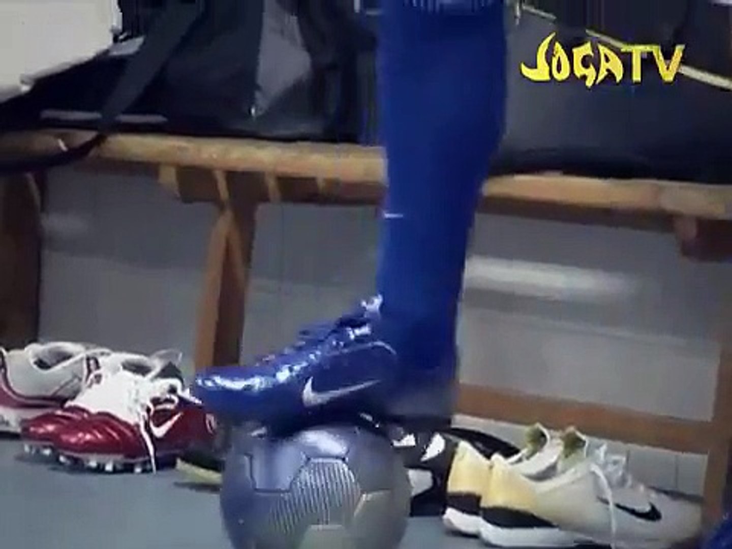Cristiano Ronaldo vs Zlatan Ibrahimovic - Nike Commercial - video  Dailymotion