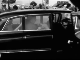 October 1963 - Jacqueline Kennedy and Lee Radziwill leaving Greece