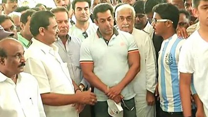 Salman Khan Attends The FUNERAl Of Close Friend