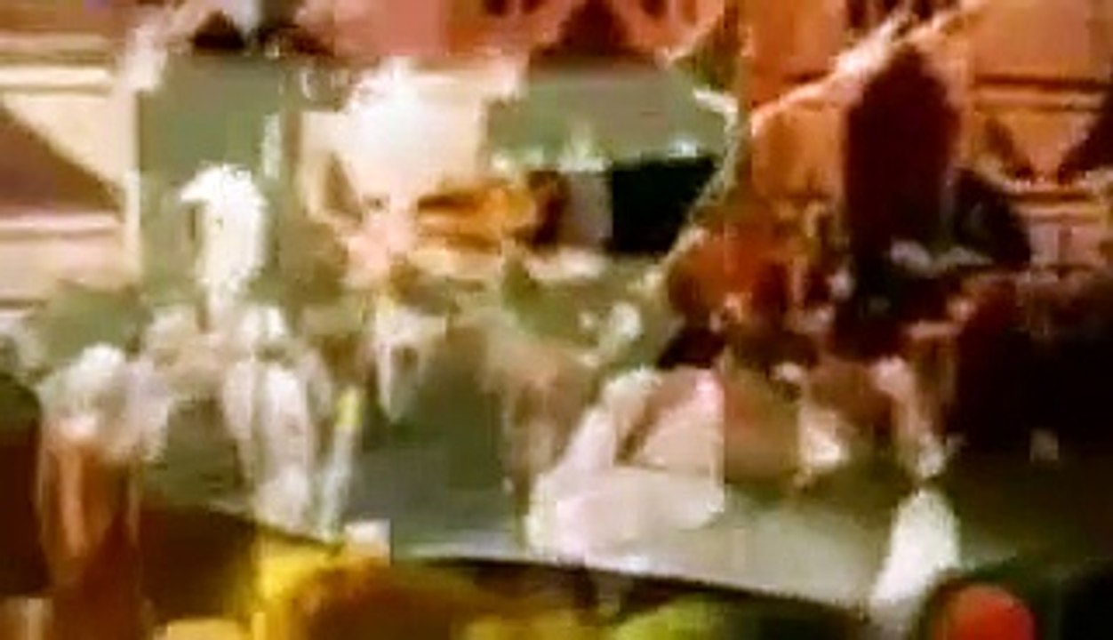 Junoon Se Aur Ishq Se Milti Hai Azadi