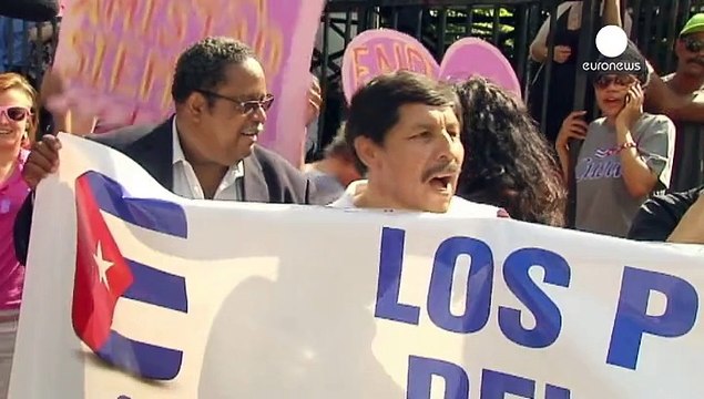 США-Куба: демонстрації біля посольства