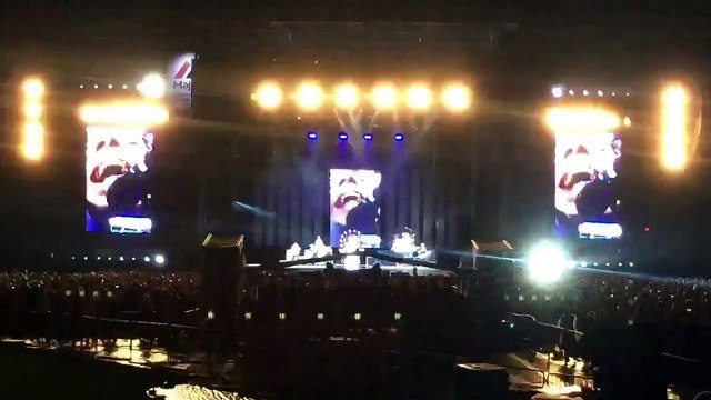 Seven Nation Army chanté par le médecin de Dave Grohl