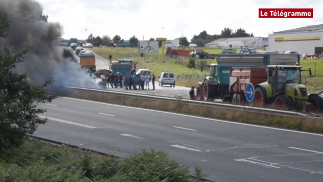 RN12. La bretelle de Saint-Eloi bloquée